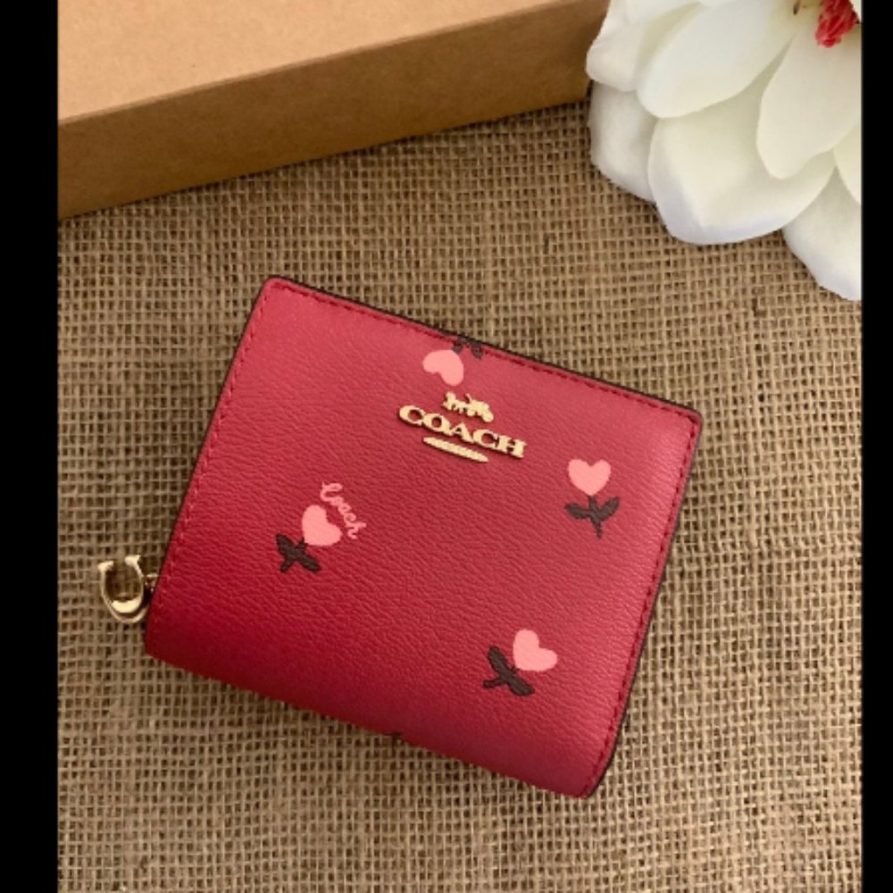 SNAP WALLET WITH HEART FLORAL PRINT NWT